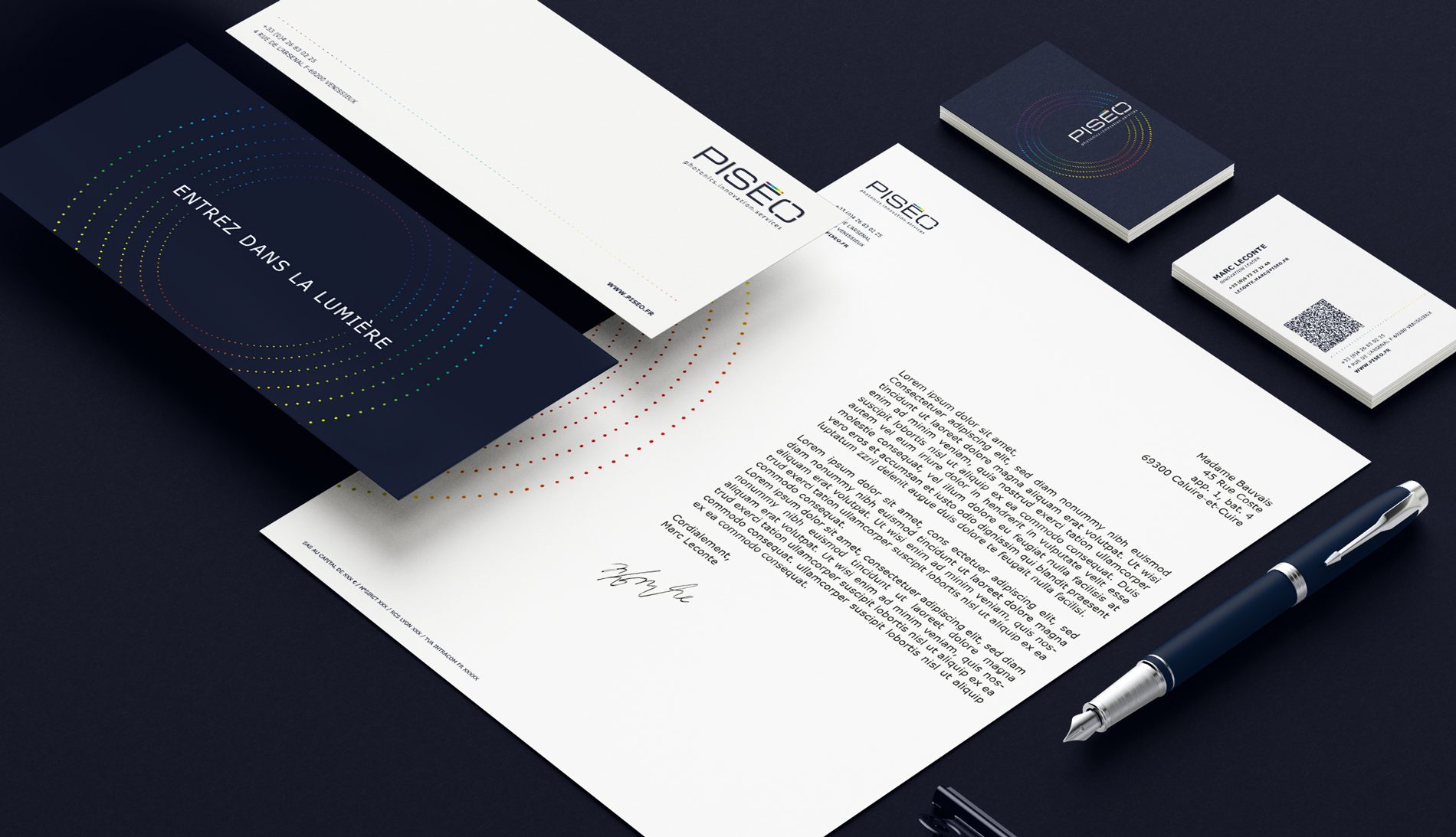 PISEO_Business_Card_Mockup_3