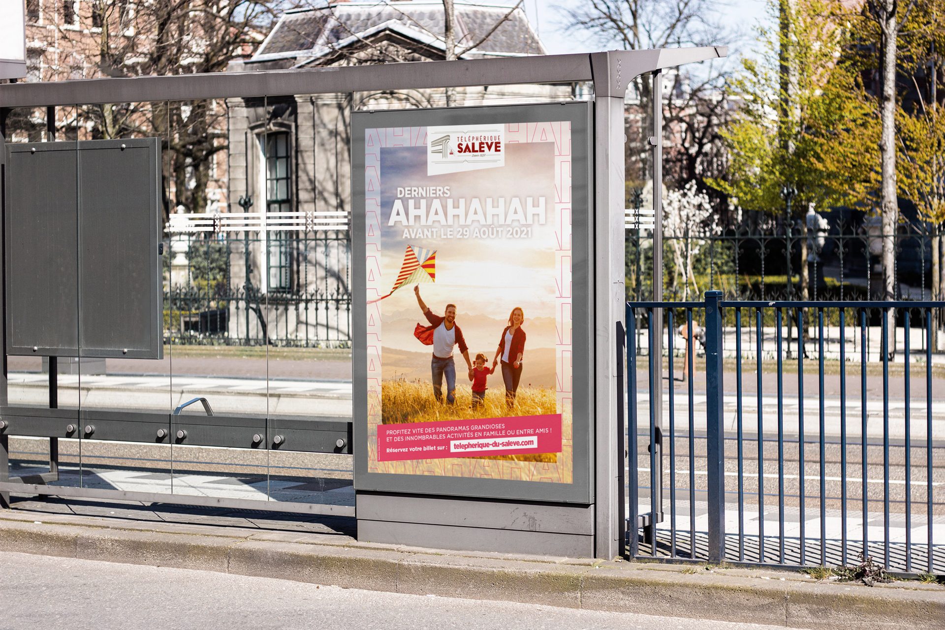 Saleve_Poster-on-Bus-Stop-Mockup